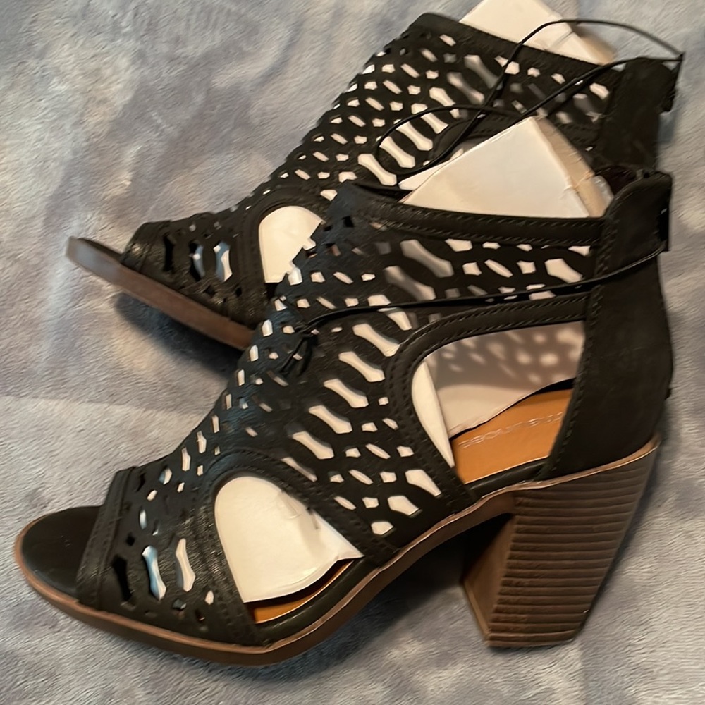 Maurices black open toed heel shoes size 7.5 NWT